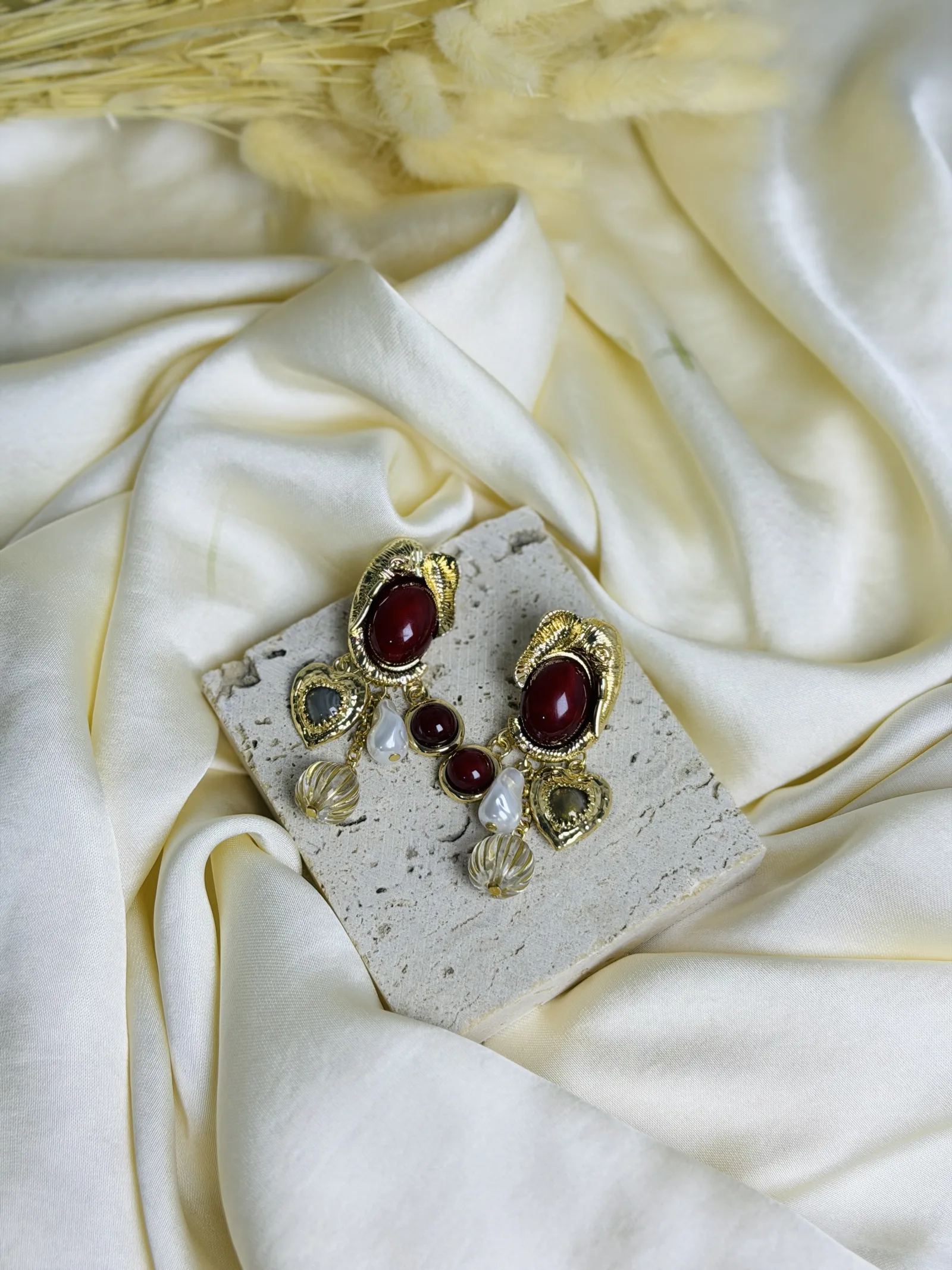 Boncuk Detaylı Bordo-Gold Küpe