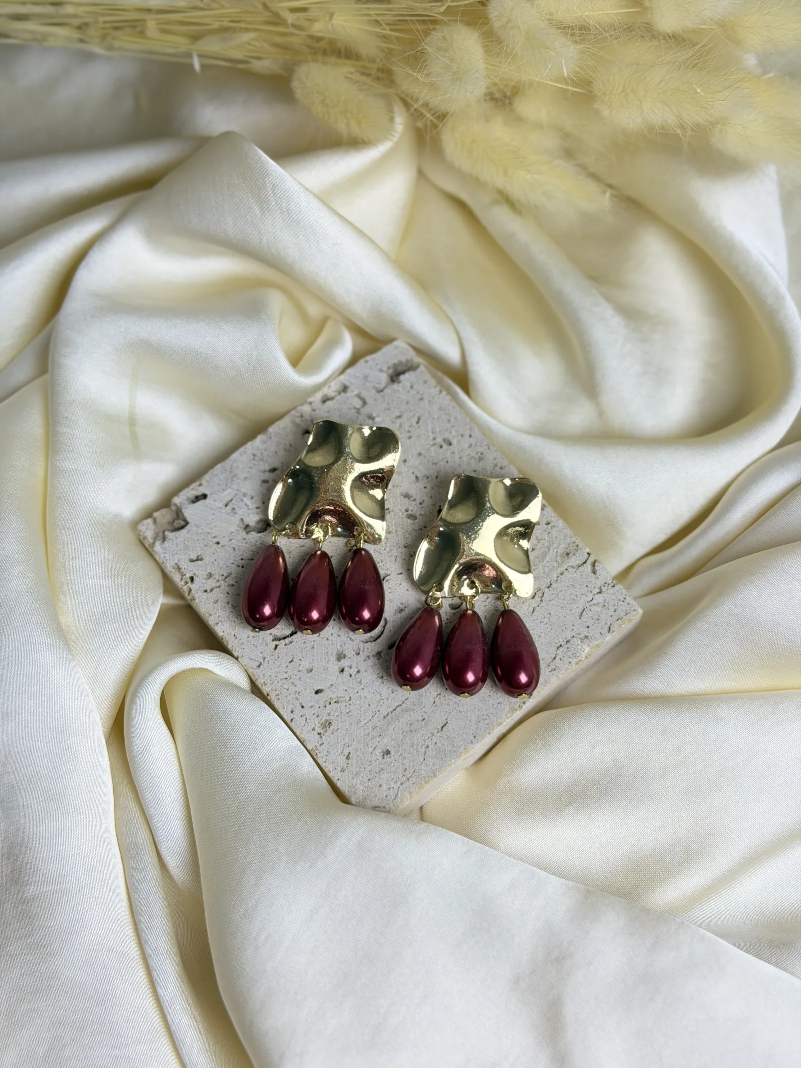 Bordo Boncuk Detaylı Gold Küpe