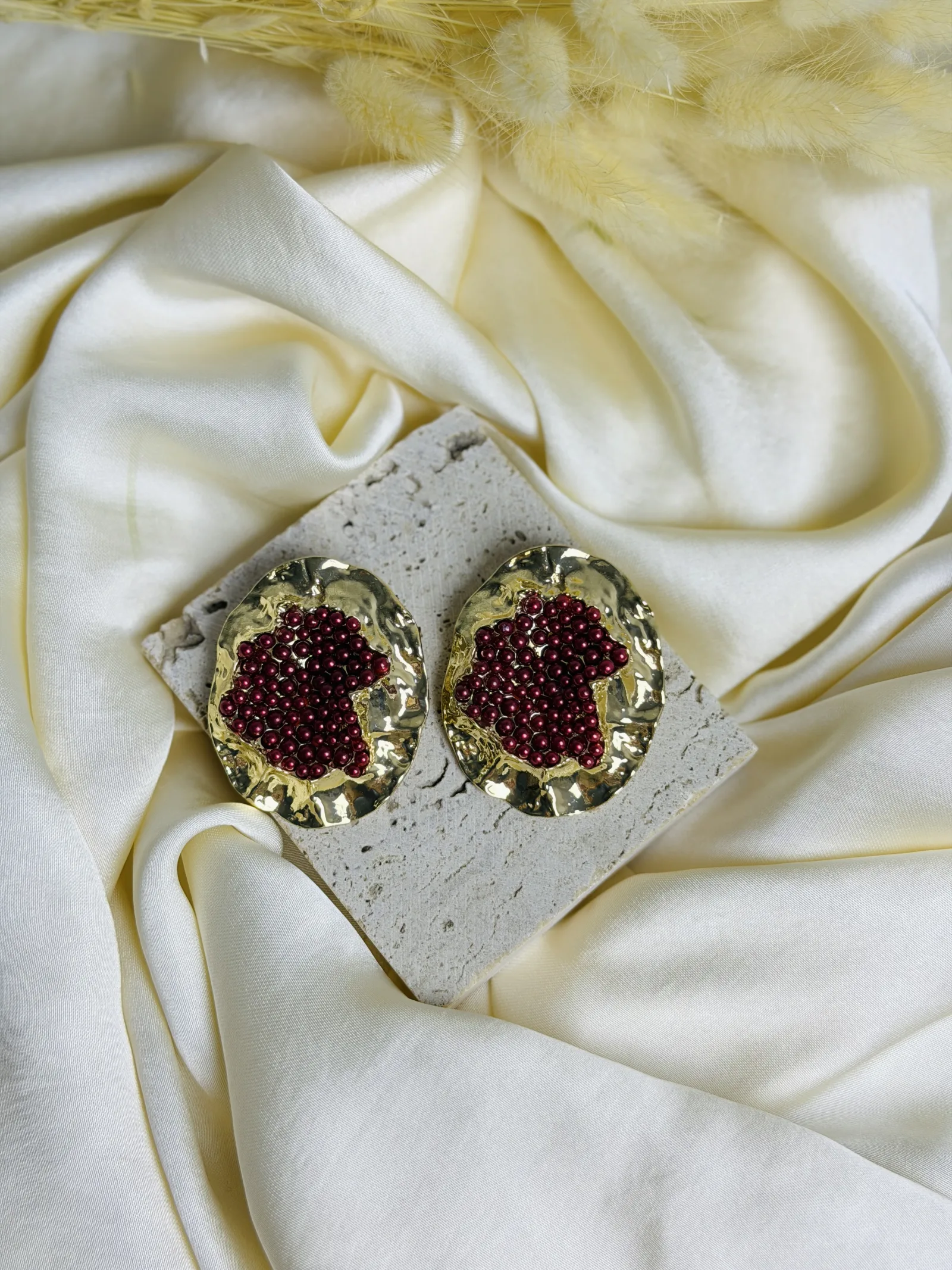 Bordo İnci Detaylı Gold Küpe