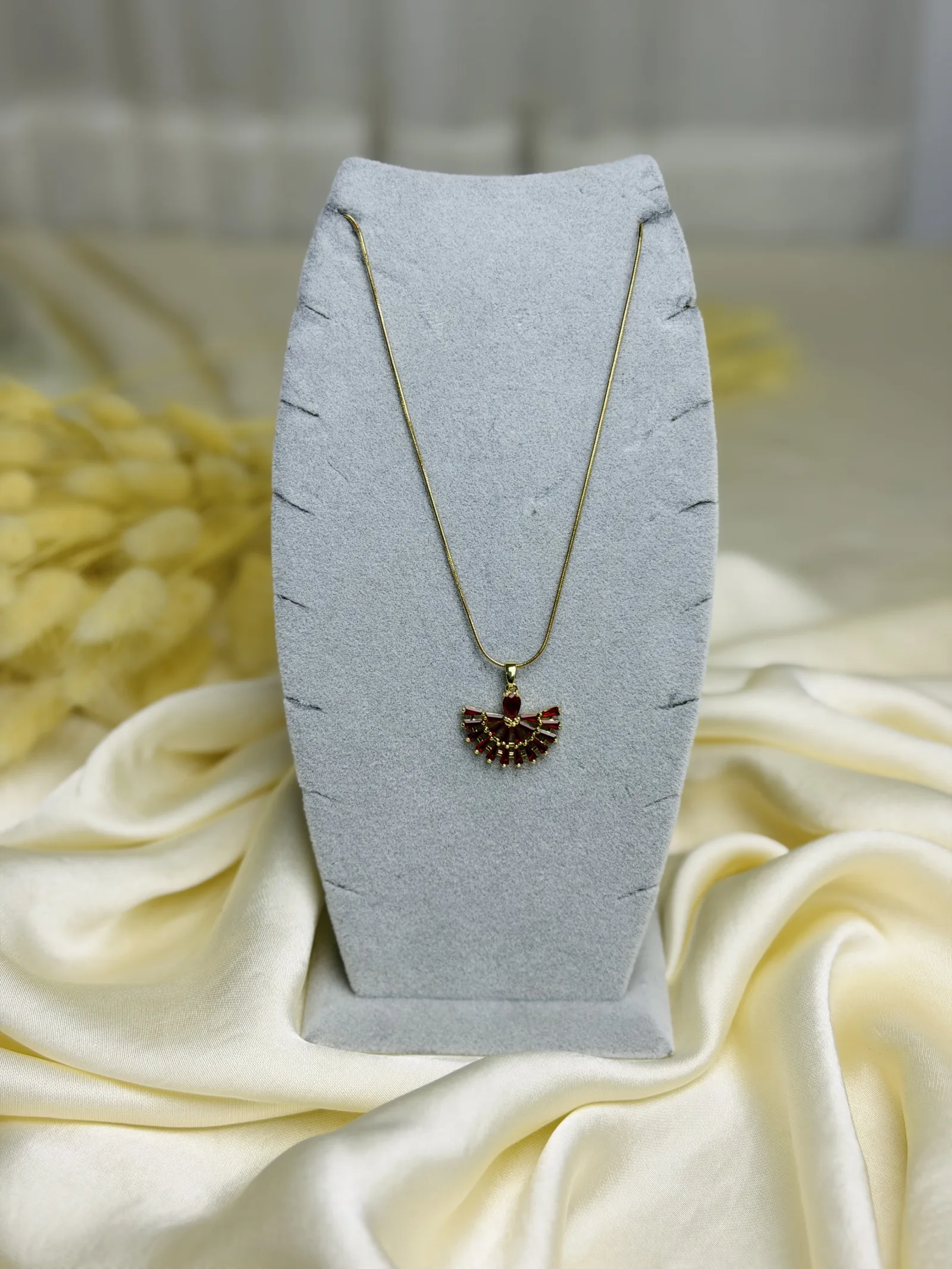 Çelik Gold Bordo Yelpaze Kolye
