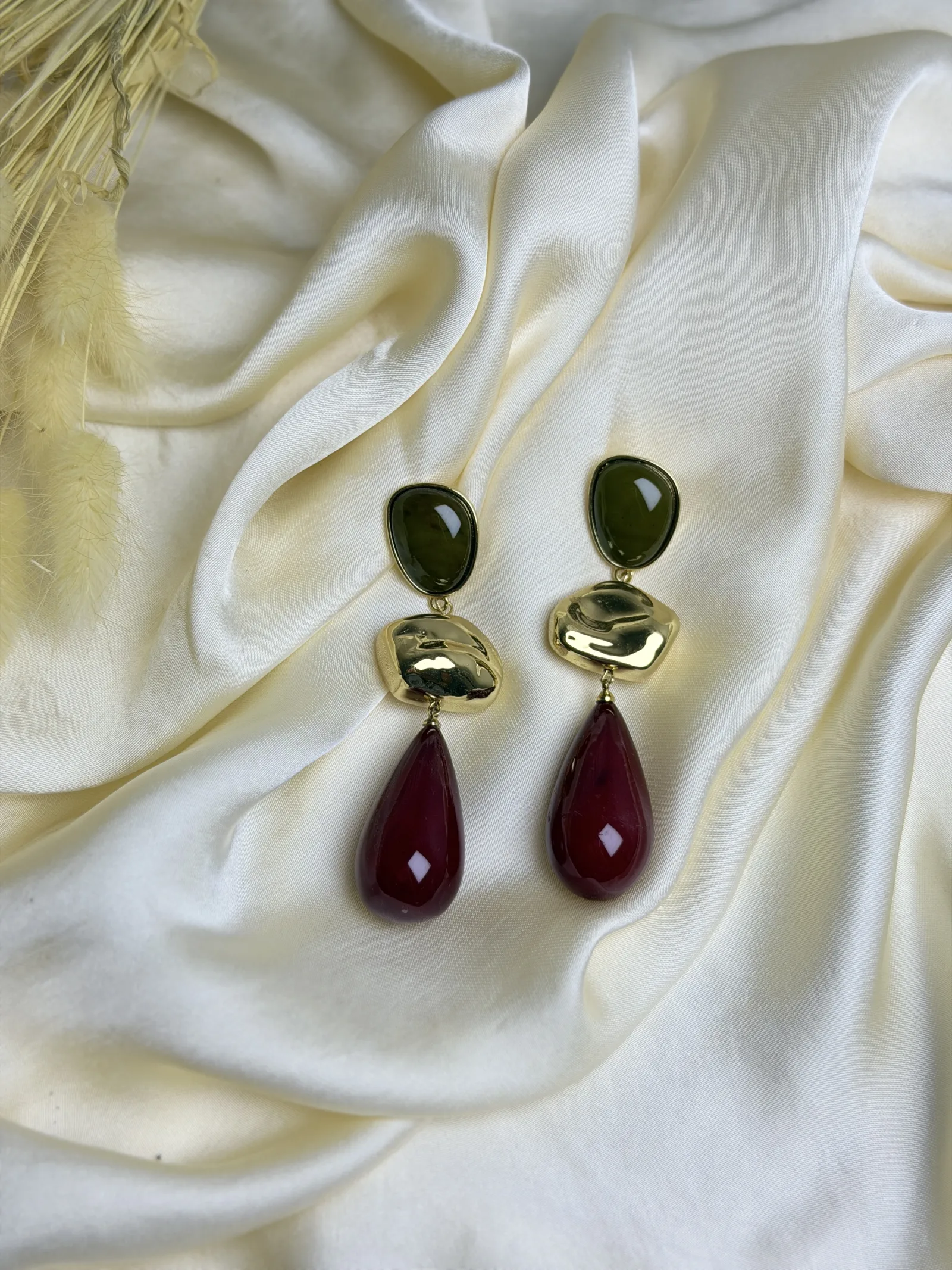 Haki-Gold-Bordo Tonlarında Bijuteri Küpe