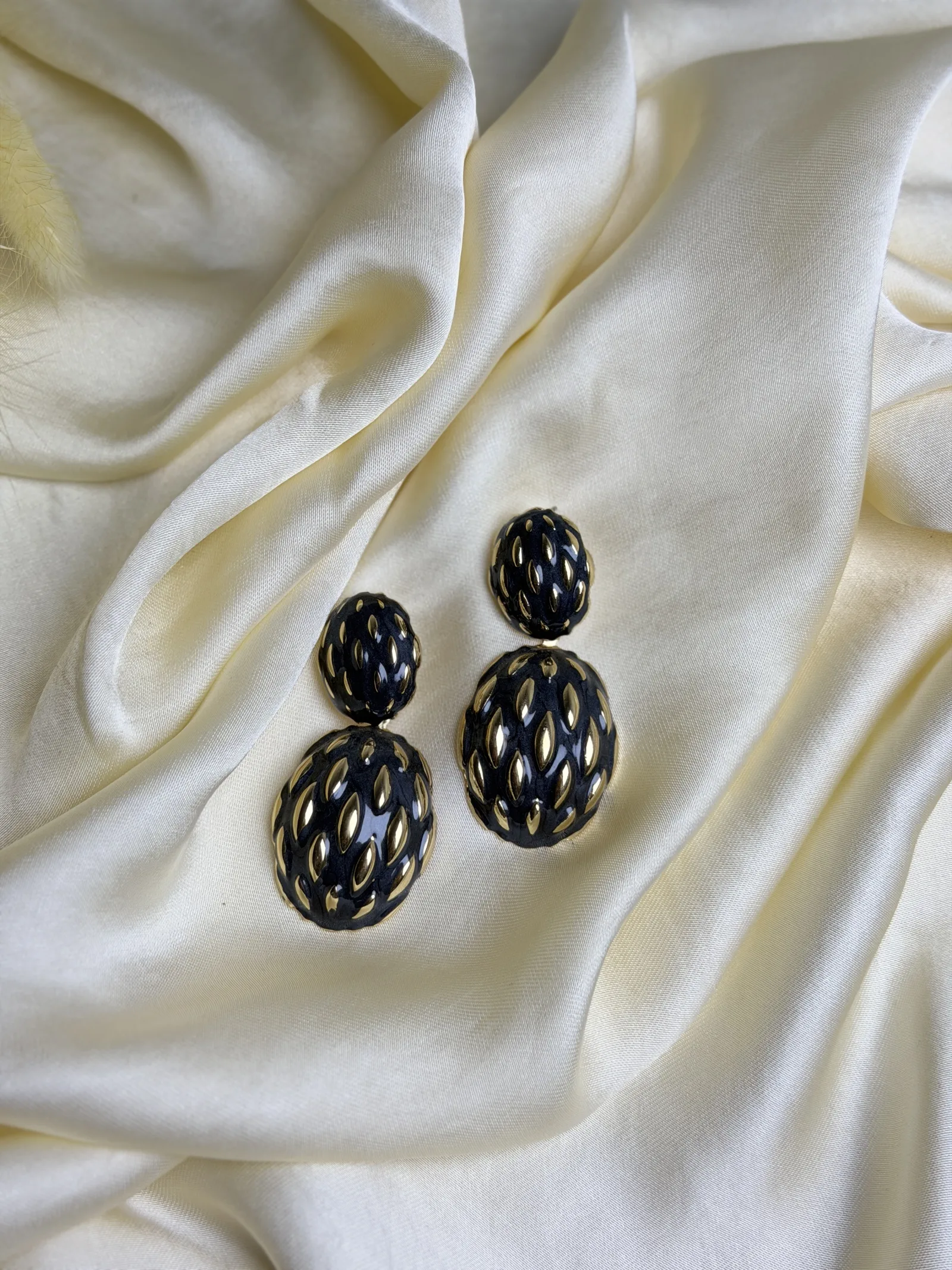 Sallantılı Mineli Oval Küpe
